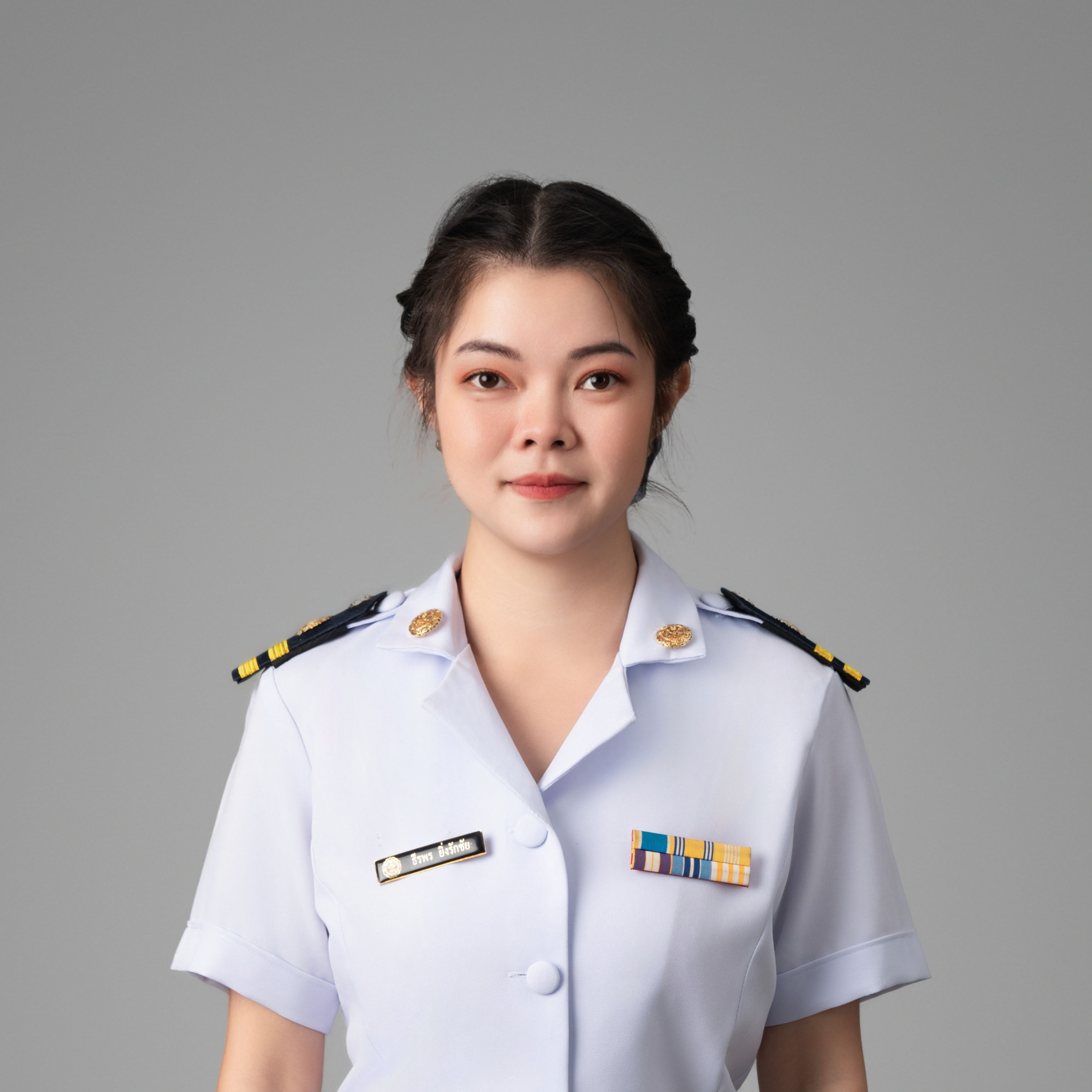 ธีรพร ยิ่งรักชัย